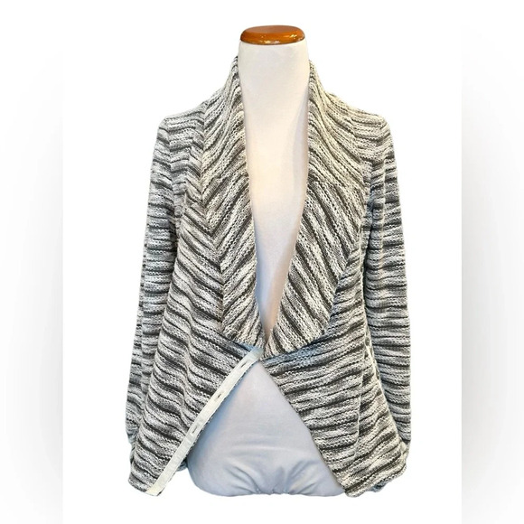 Saturday/ Sunday Striped Knit Asymmetrical Casual Blazer - Picture 3 of 7